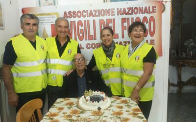 Sezione di BRINDISI – Buon compleanno allo storico pompiere di Brindisi: Giuseppe Pinto che compie 99 anni.